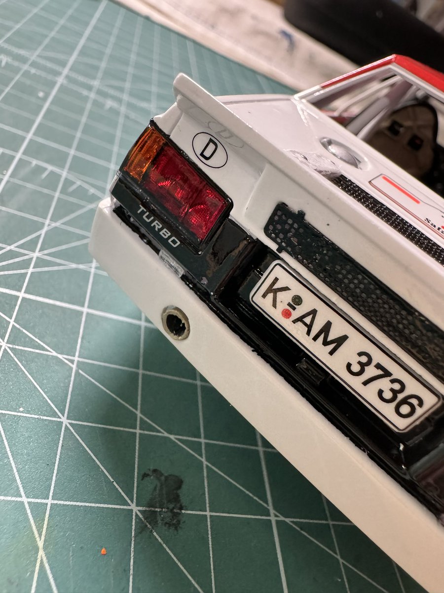kiyobinbo_1971's tweet photo. おはようございます☁️
セリカTA64
トップコートの状態良好なので、出勤前にシャシーとボディを合体しました😄
エグゾースト部分の穴が塗膜のせいか少しきつめだったので、ボディ側少し削っています
#プラッツ
#nunu
#トヨタ
#セリカ
#TA64 https://t.co/5mSZhYfLYv