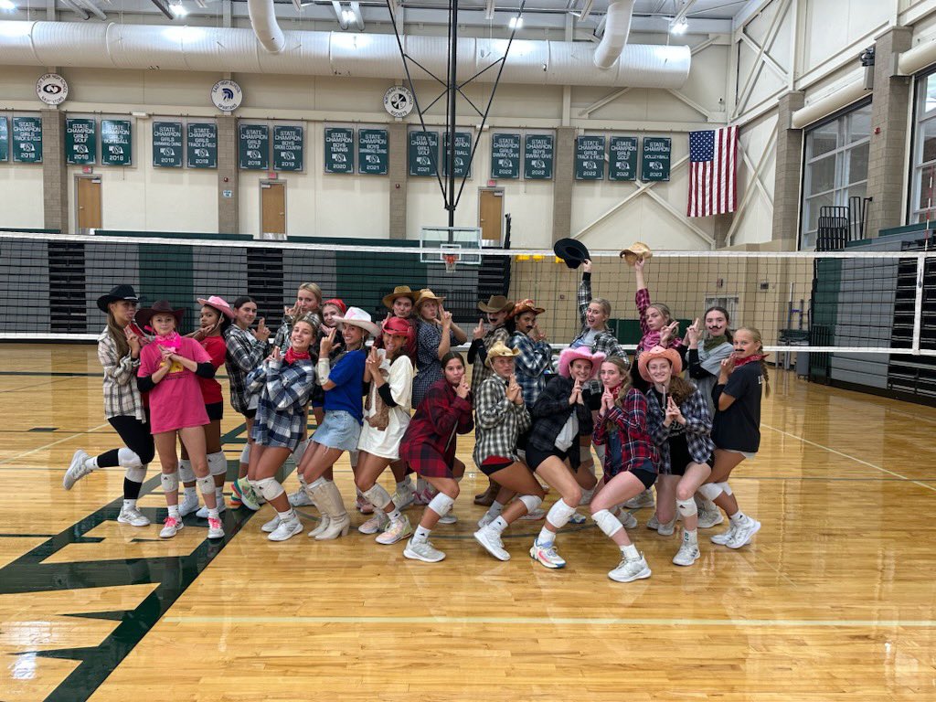 LSWVB's tweet photo. YEEHAW! 🤠 It’s finally time to get back on the court! It’s a showdown of champions ! Your LSW Silver Hawks will take on Omaha Skutt and Norris tomorrow at 6 and 7 pm at Norris High School! 

GO HAWKS!! 💚
#WeWednesday
@lswathletics https://t.co/hye0C99pdI