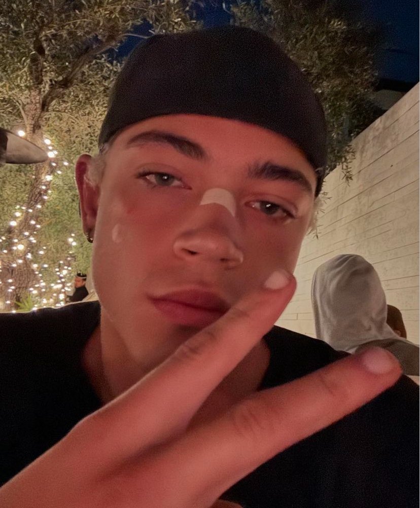 Apollo_XH's tweet photo. Why do I always look so high? https://t.co/eSSDiYfSPB