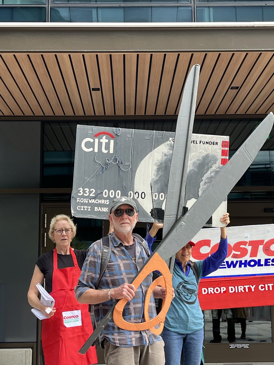 StopMoneyPipe's tweet photo. HAPPENING NOW: Costco members and shareholders dressed in hot dog costumes 🌭 + red aprons are at @Costco's headquarters demanding a meeting with leadership to demand Costco clean up its co-branded credit card partnership with dirty Citibank!!

#CostcoDropCiti #DropCiti https://t.co/1WojAfiW50