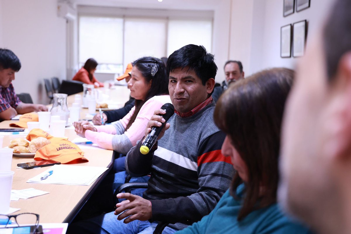 TrabajoPBA's tweet photo. En el marco del Día de la y el trabajador ladrillero el ministro de Trabajo, @waltercorreaok, encabezó la Primera Reunión de la Mesa Ladrillera Provincial, de la que participaron @trabajopba, @Produccion_PBA , la @LadrillerosArg y la Cámara que nuclea a los empresarios del sector https://t.co/UVqCiMnEsM