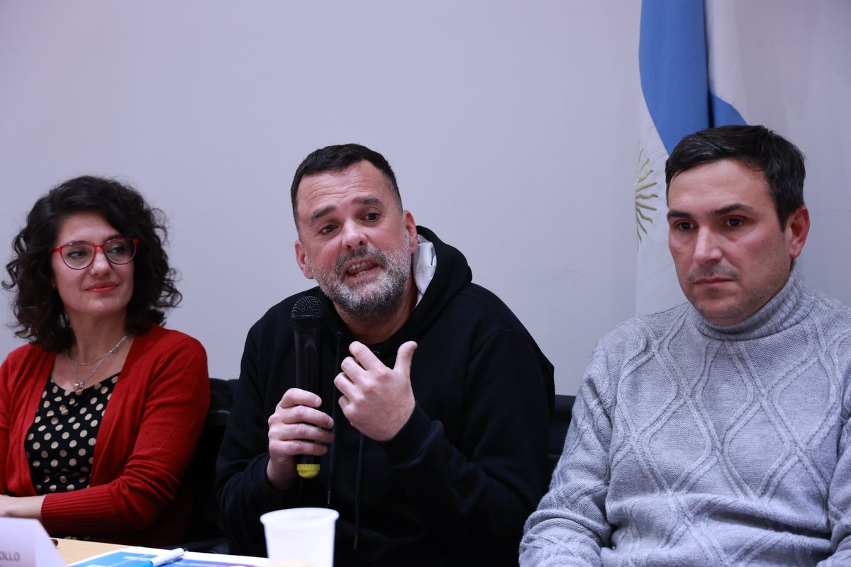 En el marco del Día de la y el trabajador ladrillero el ministro de Trabajo, <a href="/waltercorreaok/">Walter Correa</a>, encabezó la Primera Reunión de la Mesa Ladrillera Provincial, de la que participaron <a href="/trabajopba/">Trabajo PBA</a>, <a href="/Produccion_PBA/">Min. Producción, Ciencia e Innovación Tecnológica</a> , la <a href="/LadrillerosArg/">Ladrilleros UOLRA</a> y la Cámara que nuclea a los empresarios del sector