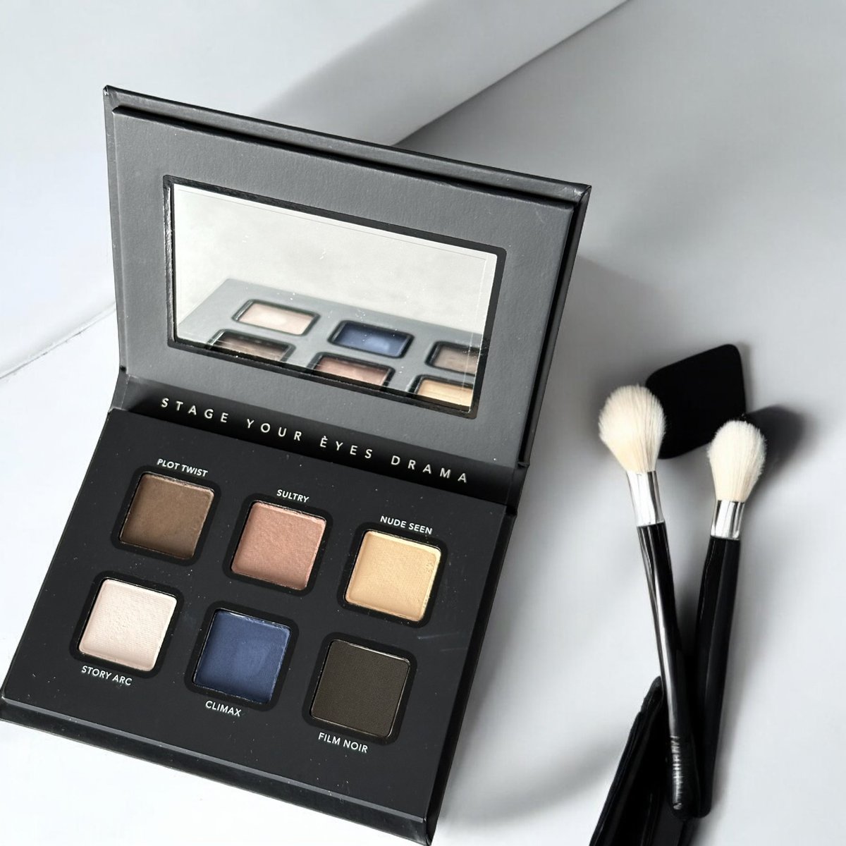 New eyeshadow 😍
Èyes Are The Story Brings Innovation 'Out of the Shadows' with eye-safe, skin-loving Story Shades:
eyesarethestory.com/collections/al…

#makeup #dryeye #cosmetics #beautytips #womeninstem #startup #innovation #beauty #EyeHealth
