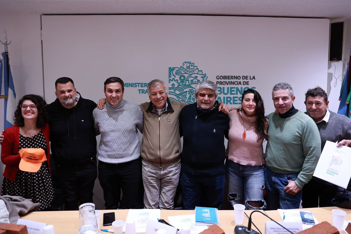 TrabajoPBA's tweet photo. Esta Mesa constituye una instancia de coordinación para la promoción, regularización y protección de la actividad de la mano de acciones conjuntas en pos de mejorar las condiciones socio-laborales, fomentar las economías regionales e impulsar el desarrollo productivo del sector. https://t.co/BVtSN8N9d8