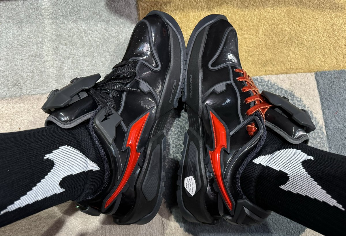 X1JC_MIA's tweet photo. πΈ donβt do the #CloneX dunks justice β«οΈπ©Έπ₯π± & π΄ ribbon laces hit hard! π₯
S/O to @TeviLawson13 for the lacing method! πͺ’
#RTFKT #RTFKTDunks #RTFKTCloneX https://t.co/rpWj9XF3Aj