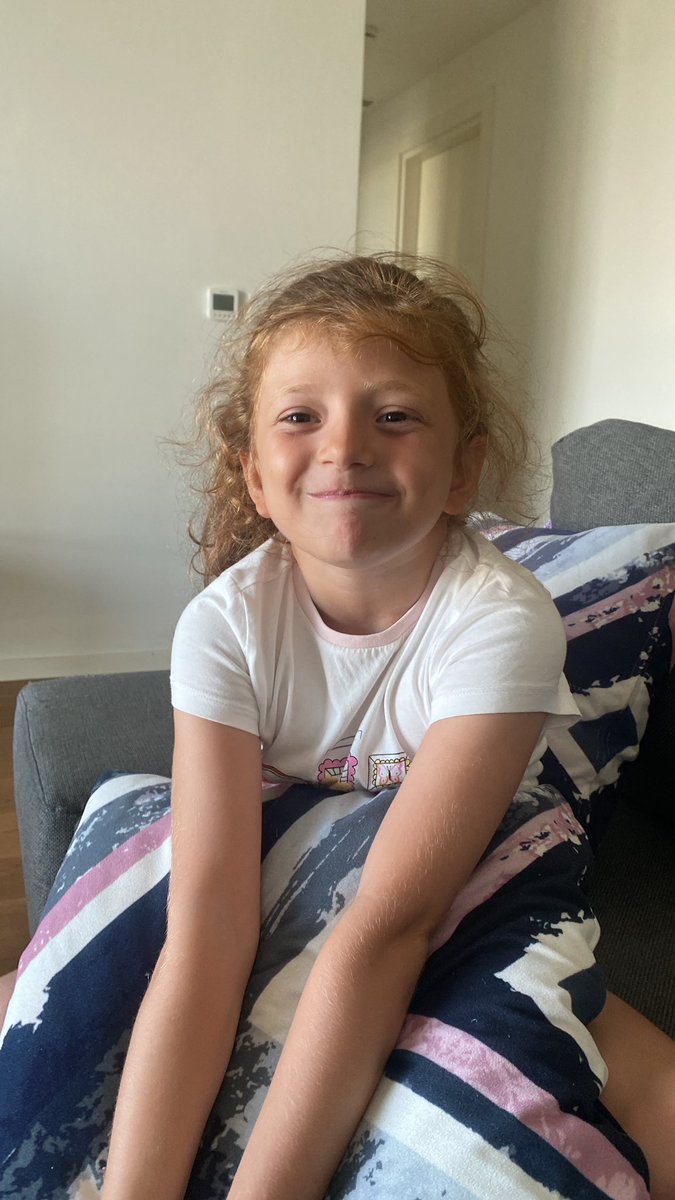 Sadece ikimizin uyandığı saatlerde duruyor zaman… Büyüsen de gitsen de hala bekliyor gibi beni uzanmış küçük ellerin. ❤️ Seni çok seviyorum.