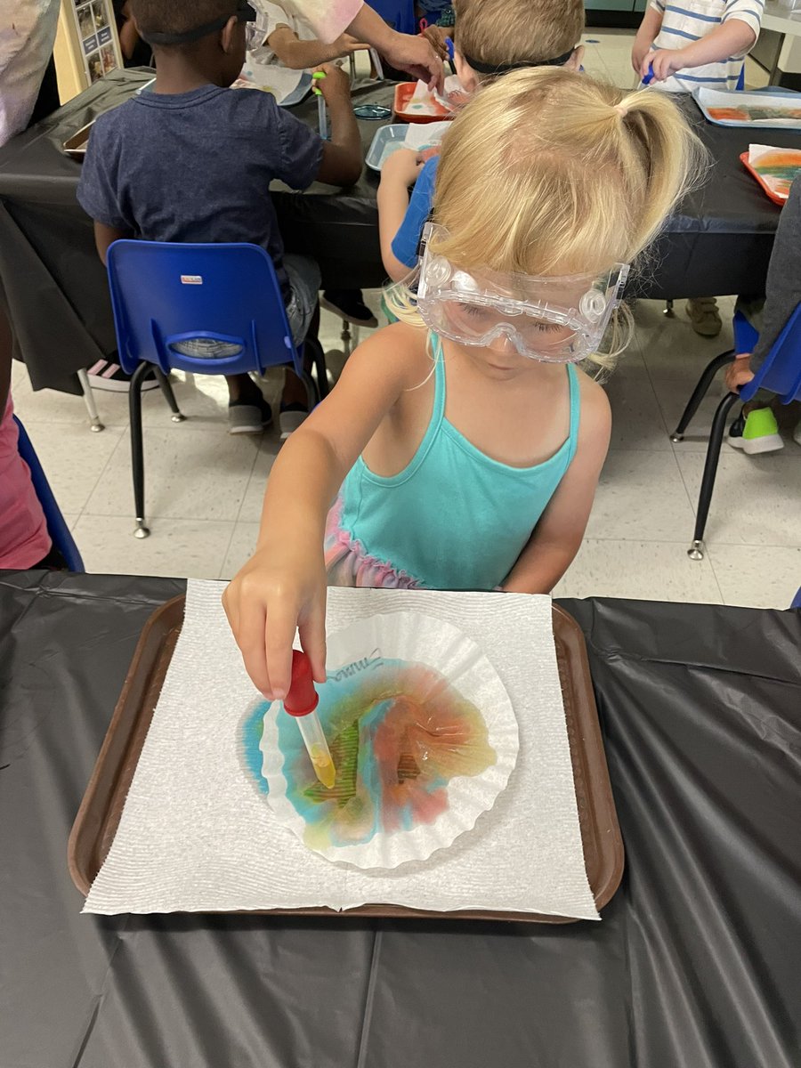 RookprekNPE's tweet photo. STEM with @stemlabnpes was a blast! We experimented with color mixing and learned how to mix it up!🔴🟡🔵🧪 @npepanthers https://t.co/moqUPyZW5C