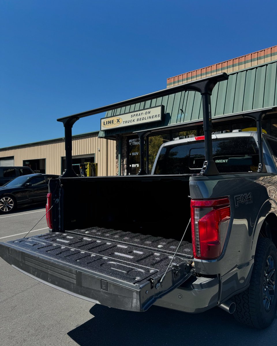 LineKustoms's tweet image. Want a tonneau cover but also need a rack?
Go with our Bak Industries X4S rolling cover and the Elevate rack to be able to accommodate both needs!