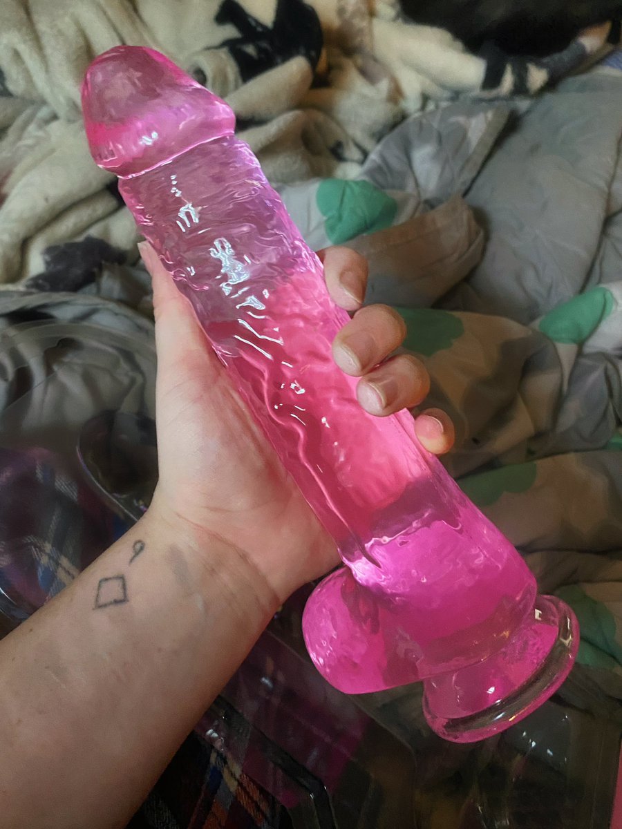 Come join me on OF (check bio) so you dont miss out on me trying to take this new 9” toy 💖 #nsfw #nsfwtwt? #nsfwtwtthing #9inch #sellingcontent #onlyfans #onlyfan #onlyfansgirl #girlsofonlyfans #swtwt