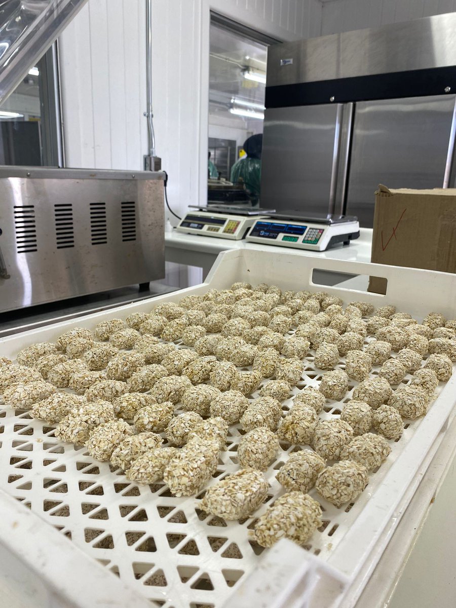 patymarchant's tweet photo. Innovación hacemos en la especialidad EIA, Liceo Bicentenario Insular de Achao. Hamburguesas, Nuggets y apanados de choritos. https://t.co/Aiz0ri4IYk