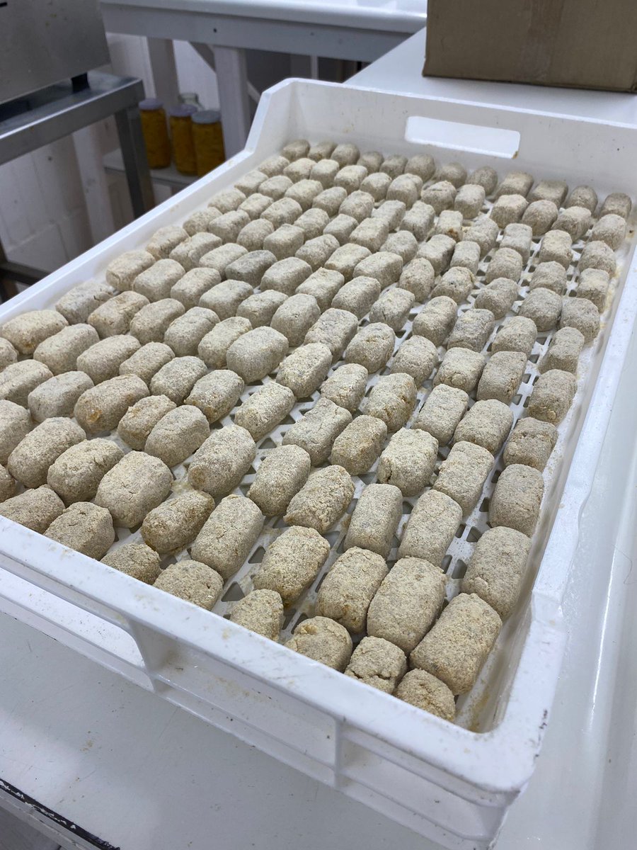 patymarchant's tweet photo. Innovación hacemos en la especialidad EIA, Liceo Bicentenario Insular de Achao. Hamburguesas, Nuggets y apanados de choritos. https://t.co/Aiz0ri4IYk