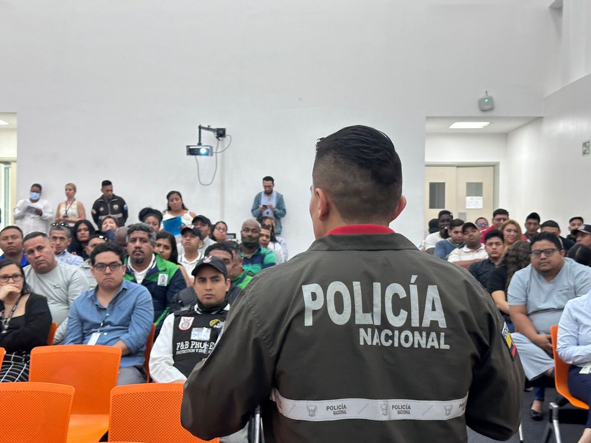 IESS_Ceibos's tweet photo. #IESSteInforma | Personal de Gestión de Riesgos de @IESS_Ceibos, junto a @policia_de85505, 👮capacitó al personal de salud 👨🏻‍⚕️y administrativo de esta casa de salud. Se abordaron temas como: https://t.co/kiEuvqKTif