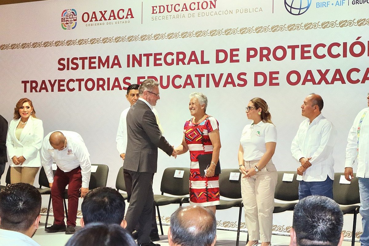 <a href="/EducacionPubOax/">Secretaría de Educación Pública de Oaxaca</a> presentó el Sistema Integral de Protección de Trayectorias Educativas a directoras y directores de plantel de los cinco subsistemas de educación media superior del Gobierno del Estado.