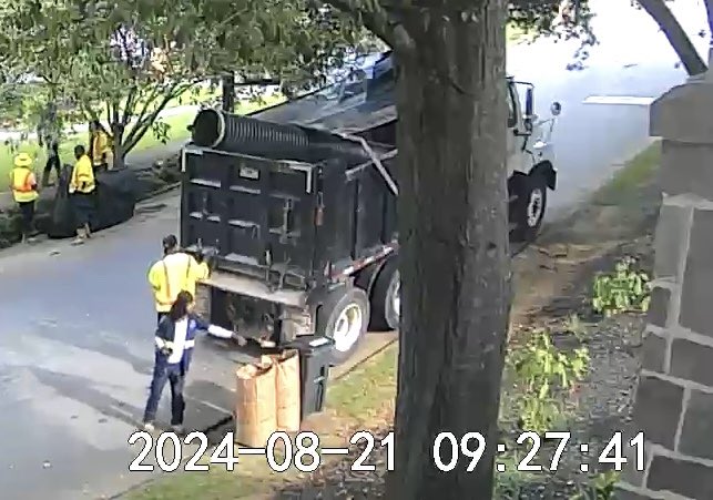 RGack's tweet photo. @ATL311 , @ATLWatershed , @CityofAtlanta , @atlcouncil - why do the @ATLWatershed workers think it’s ok to throw all their rubbish and trash in YARD bags and other containers clearly marked YARD? https://t.co/MsnSmEqzwj