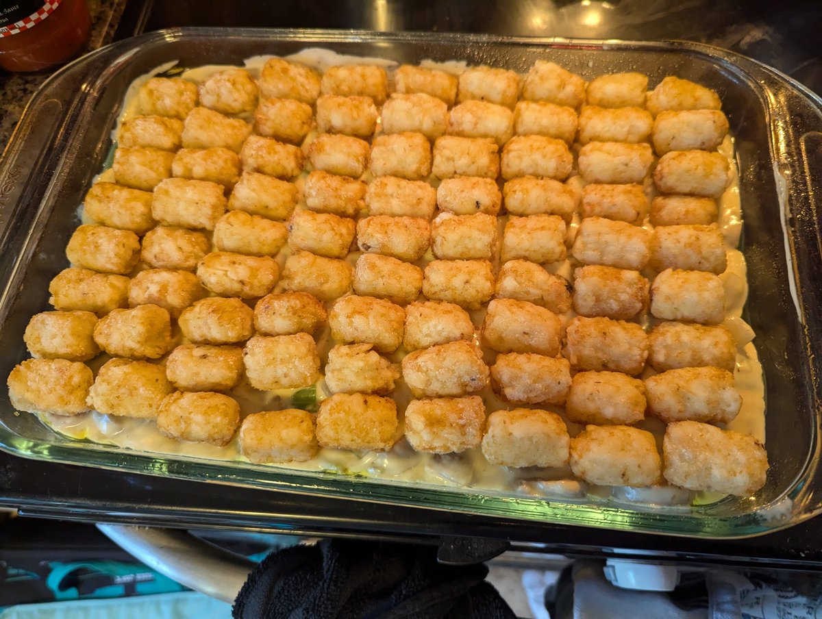 JimmyGlenn's tweet photo. In honor of @Tim_Walz speaking and officially accepting the @DNC nomination for Vice President, I decided to cook his "New Ulm Hotdish". Brings me back to my childhood growing up in Minnesota. #DNC2024 #WalzWednesday https://t.co/wqordiNiGW
