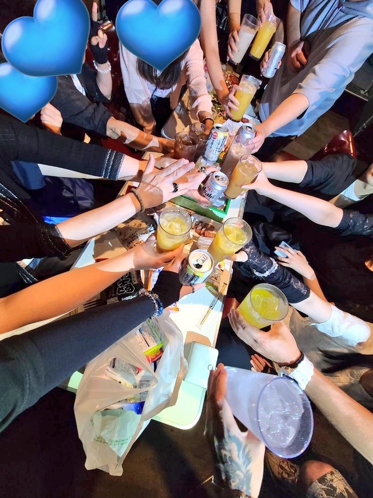 hasuharuma_Live's tweet photo. 【#RiZEGATE】
遅ばせながら……
初めてのライブなんとかやりきれたよー！！🥹✨
みんなの温かい応援のおかげです…💖
写真は打ち上げの時の🥰

ライブとっても楽しかったし、たくさんやりたい事も見つかった👀✨
次出演するのが楽しみ…❤️‍🔥❤️‍🔥❤️‍🔥

なまーささん素敵な写真ありがとうございます！🥰💕🐾 https://t.co/DSCyGBdyDL