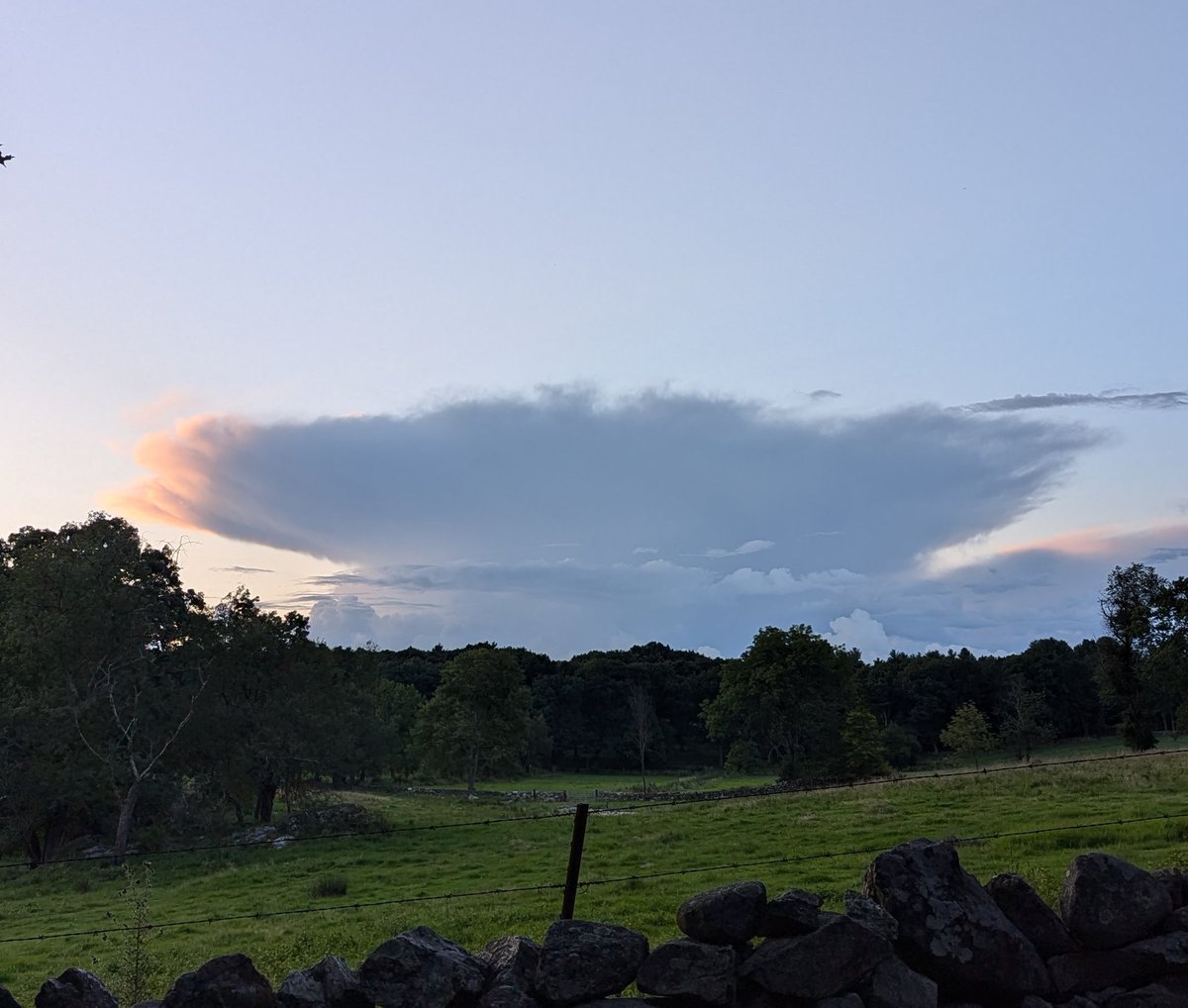 Erin Murphy-Dunn (@emdmusic) on Twitter photo Ok local'ish weather friends..what would cause a cloud shape like this? It's over Nashua NH. It's practically by itself. Weird anvil thunder head? <a href="/PeteNBCBoston/">Pete Bouchard</a> <a href="/Eweather13/">eweather</a> <a href="/SurfSkiWeather/">Tim Kelley</a> <a href="/ericfisher/">Eric Fisher</a> Ok local'ish weather friends..what would cause a cloud shape like this? It's over Nashua NH. It's practically by itself. Weird anvil thunder head? <a href="/PeteNBCBoston/">Pete Bouchard</a> <a href="/Eweather13/">eweather</a> <a href="/SurfSkiWeather/">Tim Kelley</a> <a href="/ericfisher/">Eric Fisher</a>