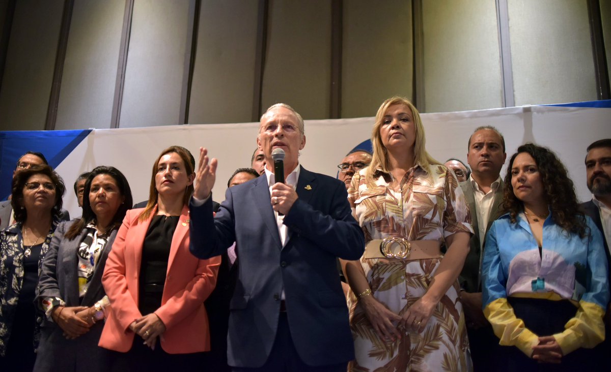 🔵 La sobrerrepresentación aumentaría la desconfianza ciudadana hacia las instituciones y debilitaría la pluralidad, la justicia y las libertades de todos los mexicanos.

🙋‍♀️🙋‍♂️ Los ciudadanos han hablado. Ahora, es momento de que el <a href="/INEMexico/">@INEMexico</a> y el <a href="/TEPJF_informa/">TEPJF</a> actúen.

¡En sus