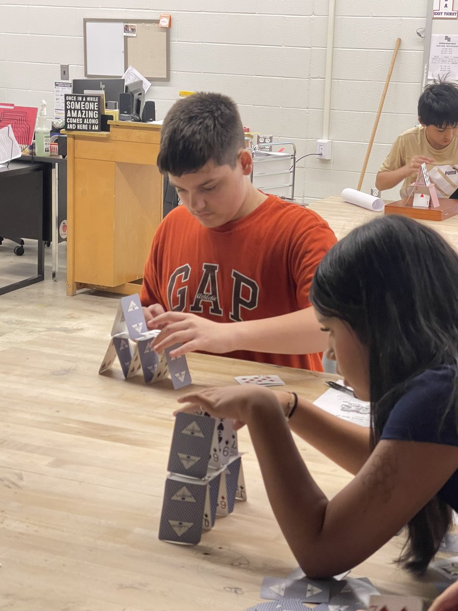 frankchavez22's tweet photo. Rudder Rangers building a card structure for Principles of Applied Engineering. #NISD #RangersLEAD @EarlRudderMS https://t.co/8eq3ZXiTGi