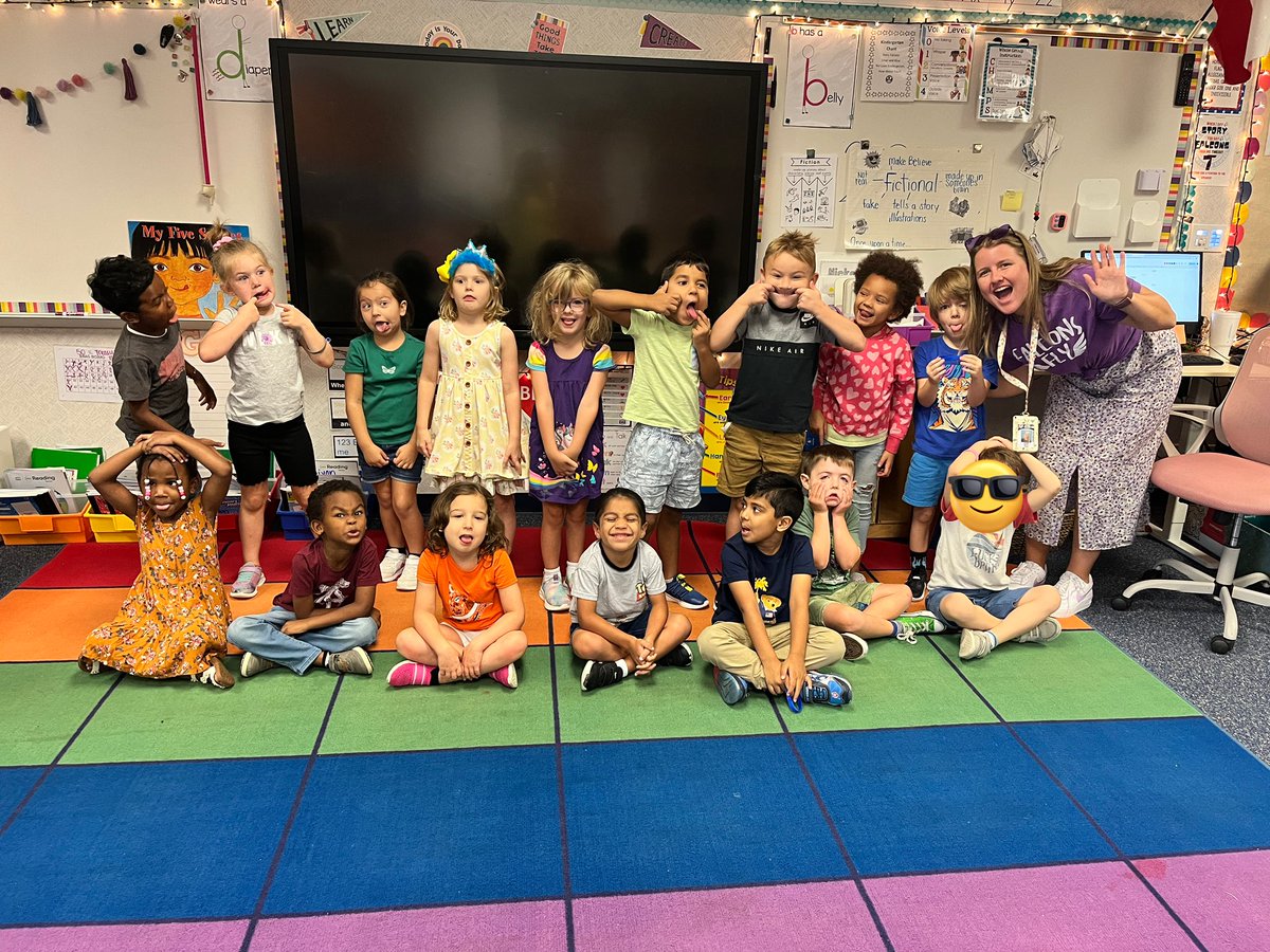 ms_miller23's tweet photo. We had so much fun repping our house colors today!! @StoryFalcons https://t.co/EknjcwPvHp