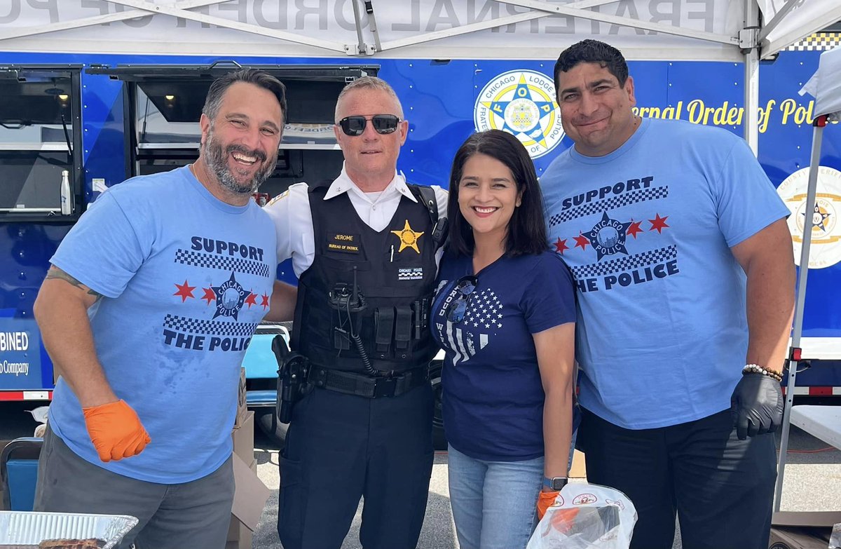 AldermanTabares's tweet image. Real Chicagoans know the heroes of the DNC are not the politicians reading scripts on stage, but the police, fire, EMS, CTA, and streets &amp;amp; sanitation workers sacrificing time with their families to protect and maintain our city.