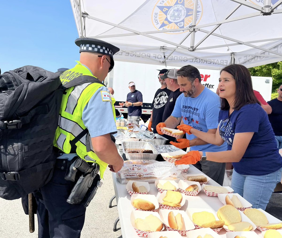 AldermanTabares's tweet image. Real Chicagoans know the heroes of the DNC are not the politicians reading scripts on stage, but the police, fire, EMS, CTA, and streets &amp;amp; sanitation workers sacrificing time with their families to protect and maintain our city.