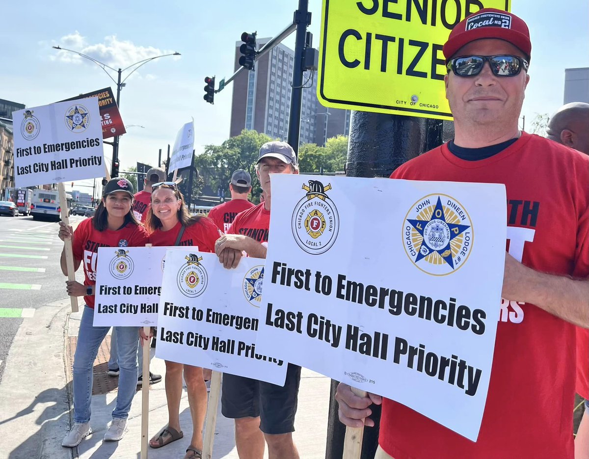 AldermanTabares's tweet image. Real Chicagoans know the heroes of the DNC are not the politicians reading scripts on stage, but the police, fire, EMS, CTA, and streets &amp;amp; sanitation workers sacrificing time with their families to protect and maintain our city.