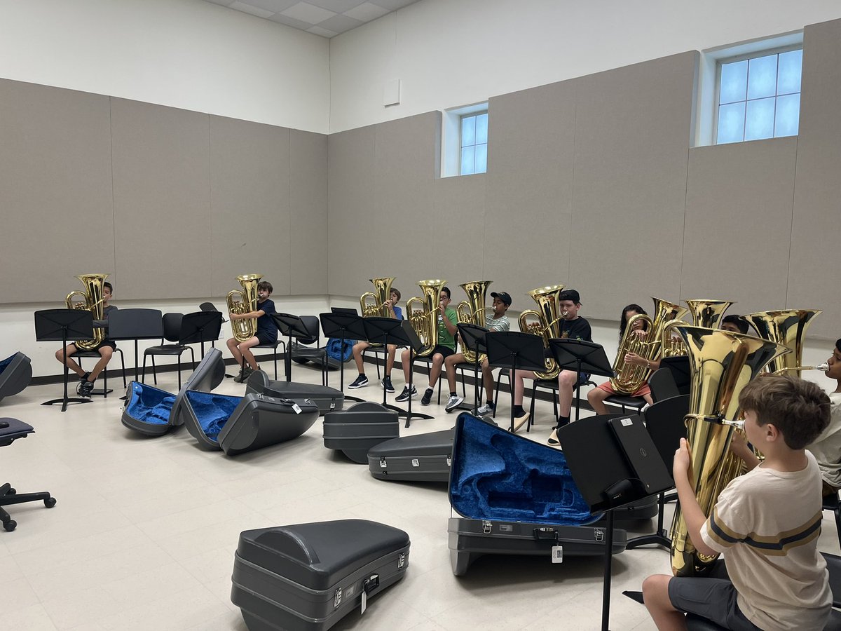 BandLeoPRMS's tweet photo. Tubas working hard to find our first note: F! 🎵🎶🎵 @PearsonRMSBand @PearsonRanchMS https://t.co/hhg05M6MMM