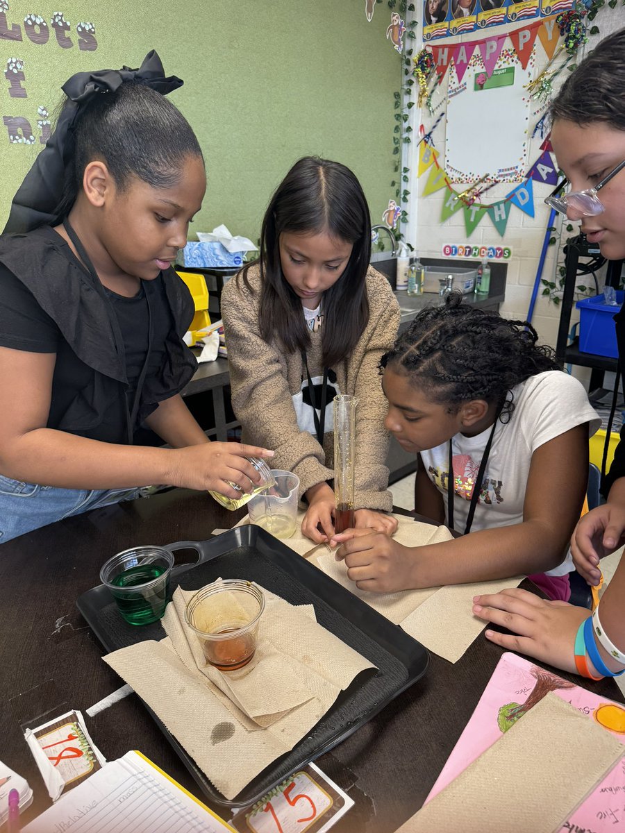MrsHamlett501's tweet image. Students are off to a great start comparing and contrasting mass, volume, and relative density through scientific investigations! @GoomanES_AISD @STARS_902 @WardLadon @rogersstac