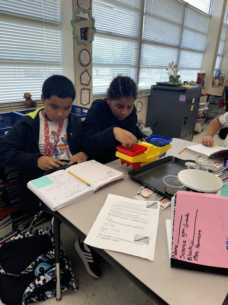 MrsHamlett501's tweet image. Students are off to a great start comparing and contrasting mass, volume, and relative density through scientific investigations! @GoomanES_AISD @STARS_902 @WardLadon @rogersstac