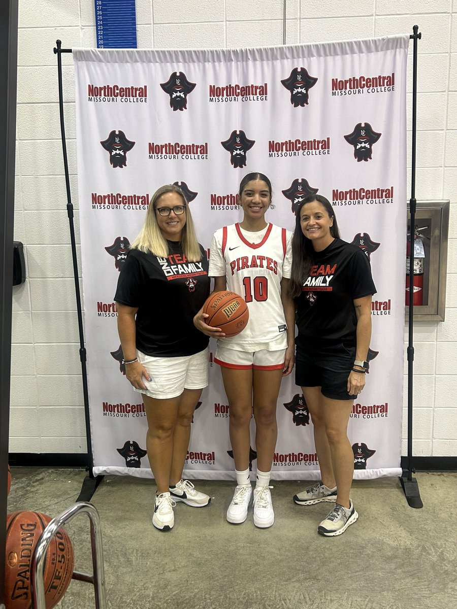 Now that AAU and camps are over I had a chance to visit <a href="/NCMCWBB/">North Central Missouri College WBB</a> . Thank you @CoachCroyNCMC and @CoachLesli_NCMC for an awesome time!!