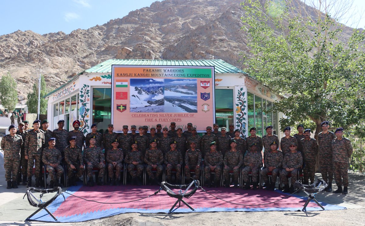 "Celebrating Silver Jubilee of Fire and Fury Corps"

Lt Gen Hitesh Bhalla, SC**, SM, VSM, GOC #FireFuryCorps flagged off the Mountaineering Expedition to Mt Kangju Kangri (6725m), the highest peak in Pangong Mountain Range.
#ParashuWarriors have embarked on this expedition to pay