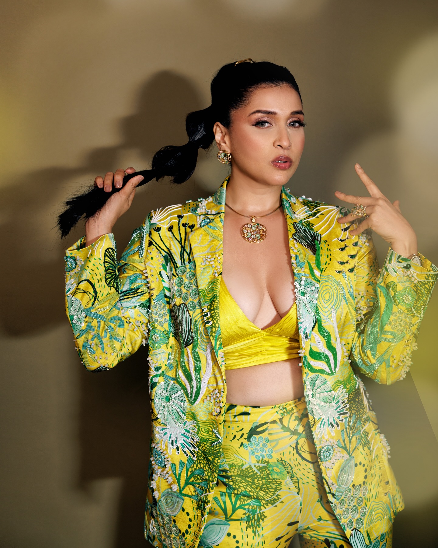 GVj3SCdbgAIjgxc?format=jpg&name=large