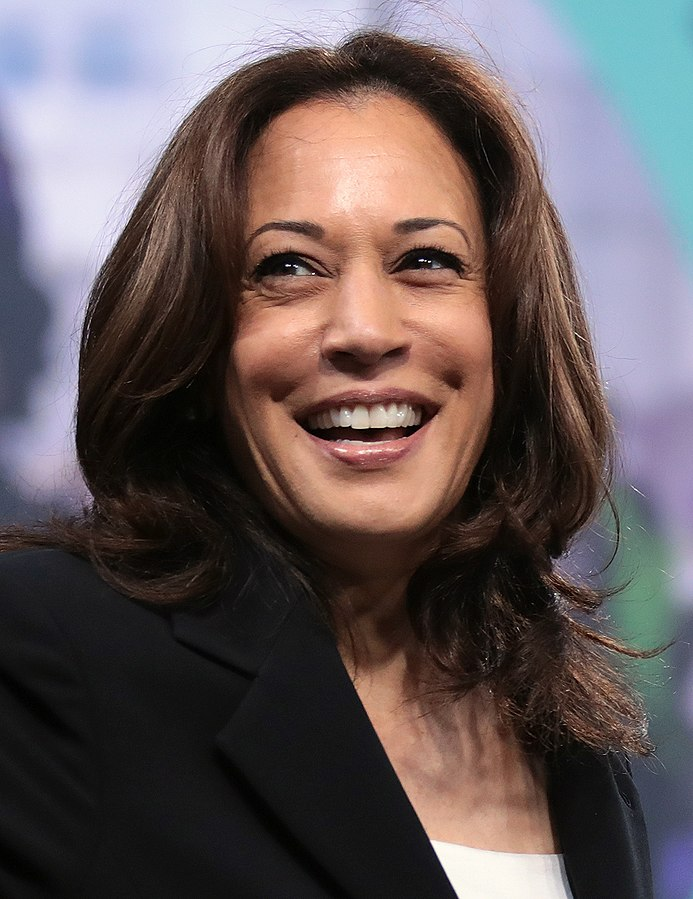 eixorjsp's tweet photo. A @KamalaHarris foi anunciada ontem como candidata à presidência dos Estados Unidos. Se ganhar, o mundo terá pela primeira vez em séculos uma mulher em seu posto mais importante. E uma mulher negra. 

(via @pingbackoficial)

https://t.co/CMiiiZQG9O https://t.co/AtEVoQ7O5Y