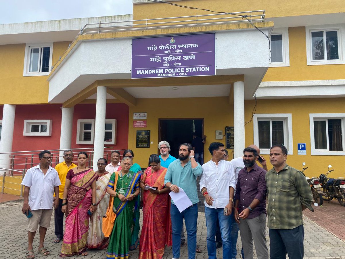nsatyavijay1's tweet photo. @HinduJagrutiOrg and Hindu activists protest against promoting beer consumption during Janmashtami celebrations
Resort management apologizes and withdraws controversial post after police complaint
#Goa
#SentimentsHurt https://t.co/h6ABz8EYWj
