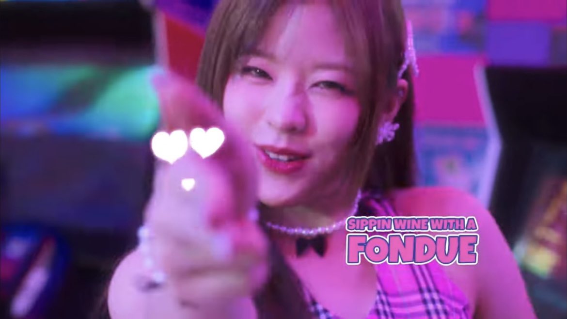 เหมือนโดนปิ้วๆๆด้วยความน่ารัก ปิ้วมาที่กลางใจหม่าม๊าเยยยย🥺💖

GEN1ES 1ST SINGLE 
#Gen1es_Hourglass #HourglassMV
#EmmaZhu #ZhuYimeng #朱奕萌   
#Gen1es <a href="/Gen1esOfficial/">Gen1es Official</a>