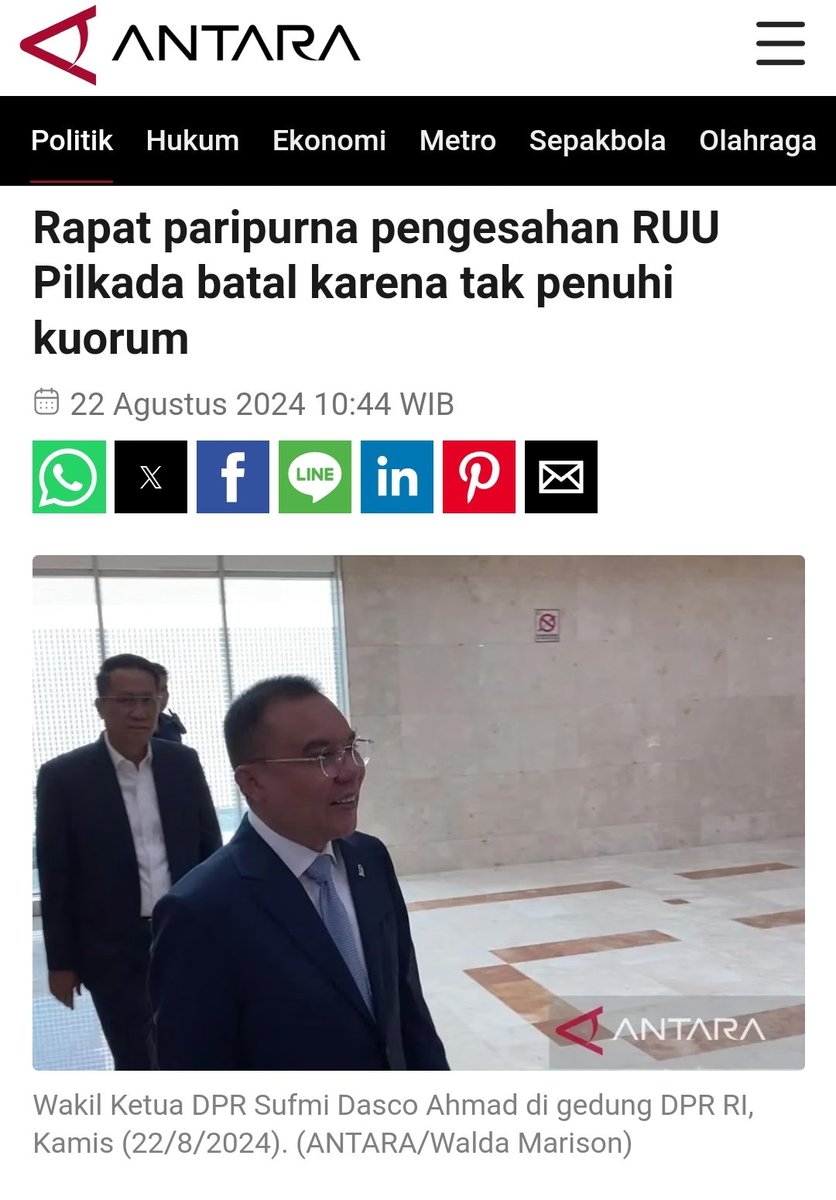 ferrykoto's tweet photo. ## Seharusnya Kepentingan dan Keselamatan Rakyat dan Negara, Diatas Semua Kepentingan, Sengaco Apa pun MK ##

Paripurna yang rencananya pagi ini diadakan untuk membahas dan mengesahkan revisi UU Pilkada, batal dilaksanakan. Alasannya karena kuorum tak terpenuhi.

Syukurlah, apapun alasan batalnya, disengaja atau tidak, yang jelas batal, sehingga sampai detik ini DPR masih menghormati konstitusi, khususnya pasal 24C ayat (1) UUD 1945 yang tegas menyebut bahwa Putusan MK itu final.

Sengaco apapun putusan MK, setidak-suka apapun kita, bahkan walau Konstitusi dengan tegas juga mengatakan bahwa DPR lah yg punya kekuasaan dalam pembuatan norma hukum dalam UU (pasal 20 ayat (1) UUD 1945) bukan MK, tapi demi penghormatan terhadap konstitusi itu sendiri, maka DPR harus mengalah.

Betul, bahwa MK melampaui kewenangannya dengan membuat normal baru dalam putusan Nomor 60/PUU-XXII/2024 terkait syarat persentase suara dalam mencalonkan Cakada. Yang mestinya pembuatan norma di pasal 40 ayat (1) UU Pilkada yg diputus MK inkonstitusional itu adalah ranah kekuasaan Legislatif, bukan ranah Hakim Konstitusi. Kenapa?

Karena sebuah norma baru yang dibuat dalam UU, harus menyerap aspirasi rakyat, menyerap realitas di masyarakat, ada naskah akademiknya kenapa norma tsb perlu dihadirkan, dan ujungnya NORMA itu pun harus dapat diuji jika ada yg menilai Norma tersebut melanggar atau tidak sesuai dgn konstitusi.

Itulah kenapa pembuatan UU itu kewenangannya ada ditangan wakil rakyat, DPR RI. Karena norma apa pun yg DPR buat, tidaklah FINAL tapi masih bisa diuji. Jika pembuatam norma hukum ditangan MK karena sifat putusannya final, maka sengaco apapun, seburuk apapun, maka dia menjadi FINAL, semua harus tunduk karena perintah konstitusinya demikian.

----
Untuk putusan MK Nomor 60/PUU-XXII/2024, anggota DPR hormatilah konstitusi. Walau kewenangan kalian dirampas MK secara sewenang2, walau hak rakyat untuk terlibat dalam pembuatan norma dan mengujinya juga dirampas paksa MK lewat putusannya yang ngaco tersebut.

Tetap patuhlah pada Konstitusi. Negara ini masih tertib berdiri, karena kepatuhan kita pada konstitusi. Sepahit apapun yang harus ditelan karena putusan 60/PUU-XXII/2024 ini.

Toch, dampak putusan ngaco ini pun hanya soal Parpol bisa mencalonkan Cakada dalam sebuah Pilkada. Tak mengapa, ujungnya tetap rakyat nanti yang memutuskan siapa pemimpin daerah yang ingin mereka pilih. Rakyat pada dasarnya tidak dirugikan dgn makin besarnya peluang Parpol mencalonkan di Pilkada. Paling kalau banyak pun paslon nya, lembar coblosan saja nanti yang anggarannya bertambah.

Terima sajalah.

----

Sementara soal putusan MK nomor 70/PUU-XXII/2024 terkait batas usia pencalonan Cakada, yang jelas2 amar putusannya MENOLAK keseluruhan putusan, dan MK pun tegas tidak mau mengotak atik pasal 7 ayat (2) huruf e UU Pilkada yang normanya dibuat DPR tersebut, sah2 saja jika DPR akan mengubahnya dengan norma baru.

MK dalam pertimbangannya hanya menyatakan bahwa pasal 7 ayat (2) huruf e, norma yg saat ini berlaku di UU Pilkada, sudah jelas maknanya adalah usia paslon cakada saat DICALONKAN. Clear, tak perlu berbantahan dgn pertimbangan ini, karena memang normanya bunyinya begitu.

Namun, jika DPR ingin mengubah pasal 7 ayat (2) huruf e tersebut, ya memang kewenangan DPR. MK pun tak ada dalam putusannya melarang DPR mengutak atik pasal 7 ayat (2) huruf e tersebut, bahkan MK tegas tdk mau menafsir, dan menolak seluruh permohonan.

Jadi jika DPR ingin mengubah pasal 7 ayat (2) huruf e dgn norma baru yang bunyinya syarat "usia 30 tahun itu adalah saat dilantik", ya sah2 saja, karena memang open legal policy, memang kewenangan DPR, tak juga melanggar satupun putusan MK, termasuk putusan 70/PUU-XXII/2024.

Namun.......

DPR juga harus Perhatikan tingkat urgensi perubahan norma pasal 7 ayat (2) huruf e UU Pilkada tersebut. Apa urgensinya ditengah mepetnya tahapan Pilkada? Urgensi atas kepentingan apa yg mendesak sehingga revisi pasal 7 itu harus segera dilakukan?