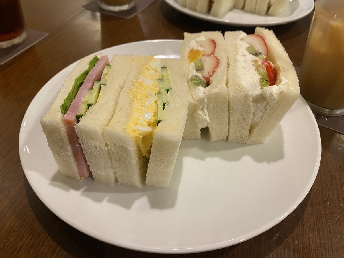 サンドイッチ
食べるならここだべさ❤️
さえらは、フランス語であれもこれもって意味らしい
#札幌  #大通駅  #さえら