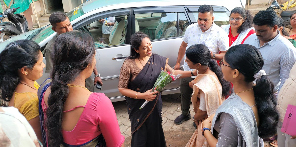 drnagalakshmi_c's tweet photo. ಬೆಳಗಾವಿ ಜಿಲ್ಲಾ ಪ್ರವಾಸದ ವೇಳೆ ಉದ್ಯೋಗಸ್ಥ ಮಹಿಳೆಯರ ವಸತಿ ನಿಲಯಕ್ಕೆ ಭೇಟಿ ನೀಡಿ ಪರಿಶೀಲಿಸಿದ ಕ್ಷಣಗಳು.
#BelgaumVisit #WomenEmpowerment #EmploymentOpportunities #EmpoweringWomen #BelgaumDistrict #WomenAtWork #DormitoryInspection #WomenSafety #WorkplaceFacilities #KarnatakaTour https://t.co/wo98EM47Yz