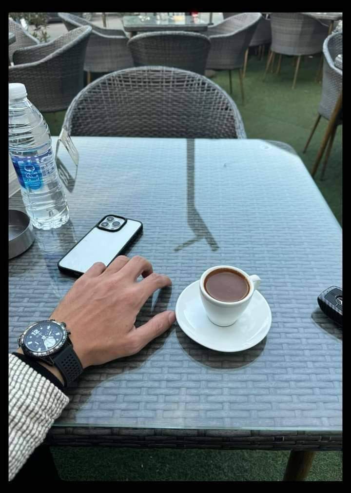 حين أبتسم لا يعني أنني ليس لدي مشاكل ، بل يعني أن المشاكل لا تستطيع هزيمتي أبدا، فكن كشارب القهوة️، يستمتع بها رغم سوادها ومرارتها.. .☕❣️