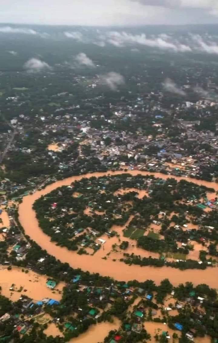 nasimmumtajy's tweet photo. কোনো ঘূর্ণিঝড়/তুফান এলেও তার আগাম সংবাদ আমাদের দেওয়া হয়, প্রস্তুতি গ্রহণ করি আমরা, কিন্তু প্রতিবেশীরা পানি ছাড়ার আগে একটাবারও বলেও না৷ কত কত মানুষ ডুবে মরছে, ভেসে যাচ্ছে বাড়িঘর৷ https://t.co/SUXJSFU7KE