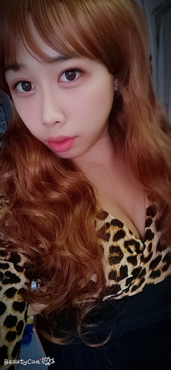 PeAr_cd's tweet photo. 第三弹.尝试裸足.
因为丝袜入得���.基本没离开过丝袜.
第一次女装尝试裸足.感觉一般一般吧.
#雌堕 #伪娘 #人夫 #男の娘 #丝袜控 #高跟控 #女装男子 #可爱的男孩 #绿帽情节 https://t.co/b5FJH5Luqq