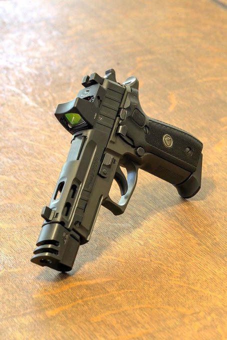 Jamesd0010's tweet photo. Sig Sauer P229 https://t.co/0Kg6eoRuLk