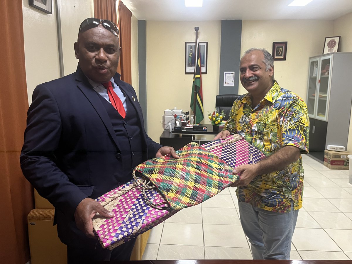 Had a productive meeting with Hon. John Solang, the new Minister of Climate Change, Vanuatu. Discussed GGGI’s ongoing work and initiatives in the country, and received his full support for our efforts. Excited to continue our collaboration for a greener, more resilient #Vanuatu!
