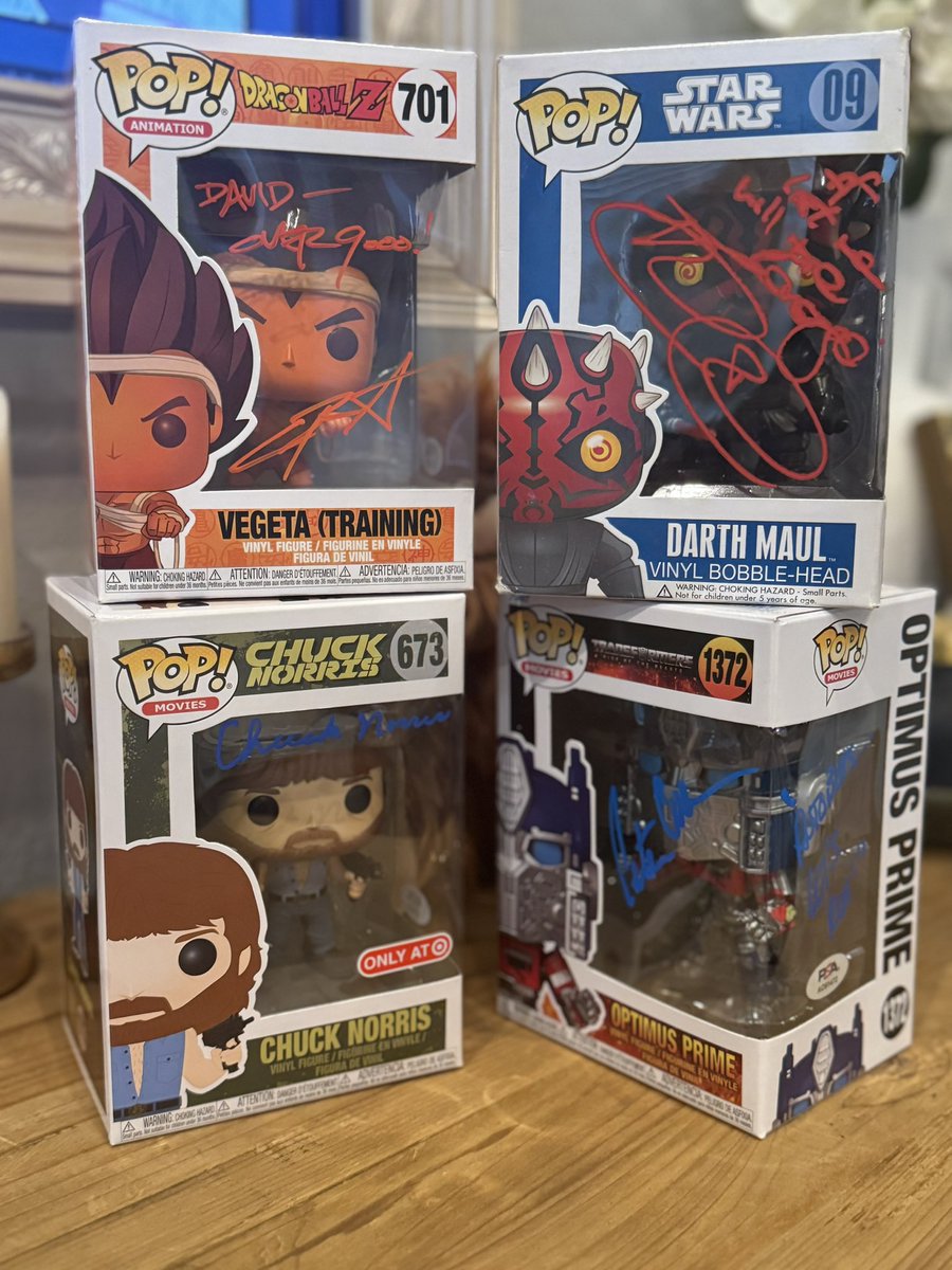 I never imagined in a million years that I'd be meeting some of the most iconic celebrities of our generation! Yet, I've had the incredible opportunity to hang out with legends like Chuck Norris, Peter Cullen, Chris Sabat and Ray Park. #autobotsrollout #over9000 #starwars #dbz