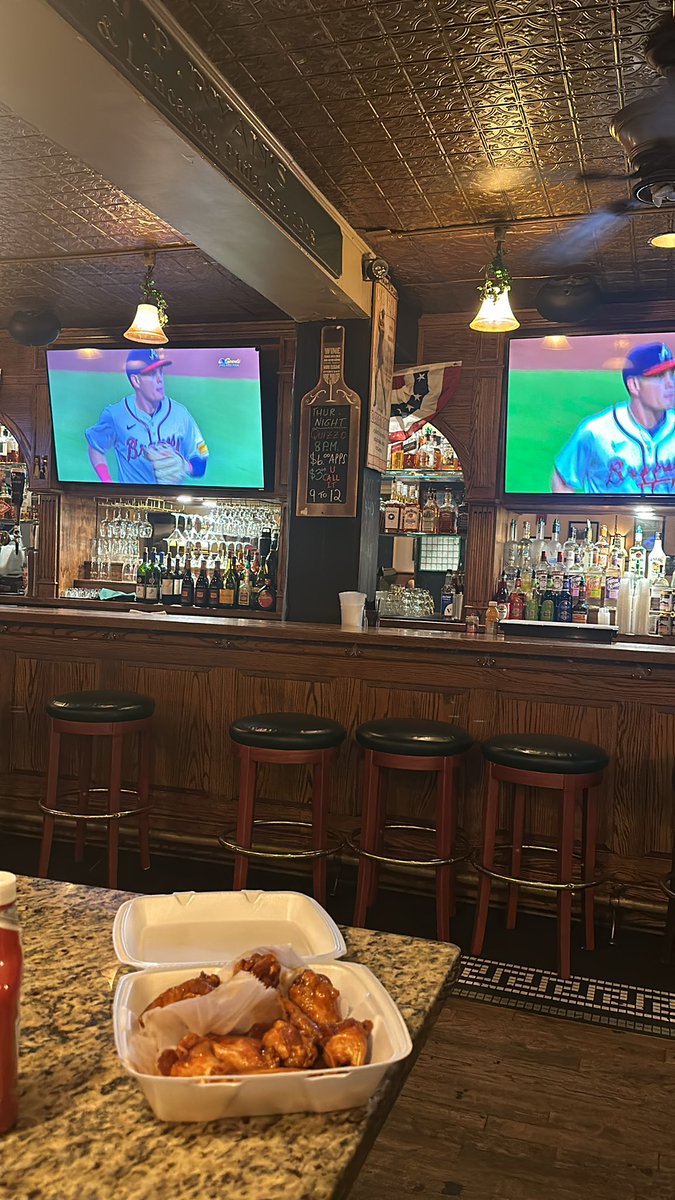 Gobirds55_'s tweet photo. @Shanemgillis I will tweet at you every time I’m at Ryan’s until you watch a Phillies game with me here. Even tho you are rich as fuck I’ll buy you dinner big boy #notgay https://t.co/NEqYpd58tf