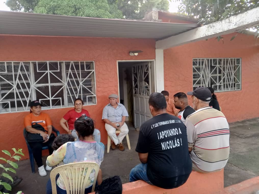 ¡TUPAMARO LUCHA POPULAR🔴⚫!

 Reunion Operativa, Direccion Municipal <a href="/TupamaroCaroni_/">Tupamaro Caroní mrt</a> organizando los planes de accion popular para seguir apoyando a nuestro Pte. Obrero <a href="/NicolasMaduro/">Nicolás Maduro</a> a la consolidacion del proyecto revolucionario.

<a href="/TupamaroMRT_/">Movimiento Revolucionario TUPAMARO Vzla.</a>
<a href="/WBenavides_MRT/">Williams Benavides</a>