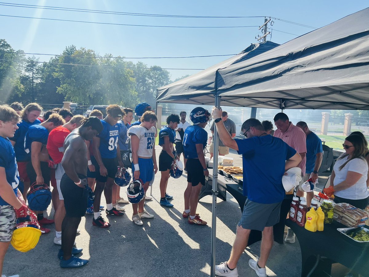 We appreciate <a href="/JudgeHartin/">Judge</a> and his team at <a href="/FarmBureau/">American Farm Bureau</a> insurance for feeding our team today after practice! Thank you for being #selfless
