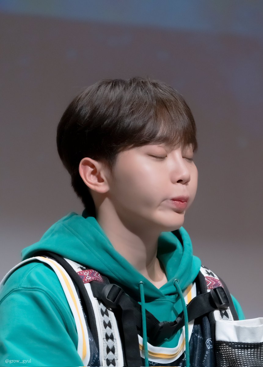 oll6_xx's tweet photo. 아기복어 승관
뽀뽀 어케 참지 난 모른다 https://t.co/wmDtN9PCZE