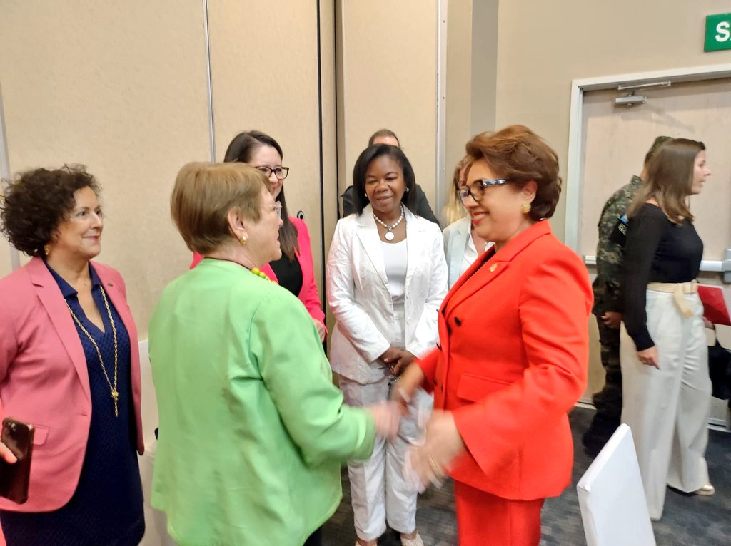 PJdeHonduras's tweet photo. La Presidenta del @PJdeHonduras, Rebeca Lizette Ráquel Obando, @RebecaRaquelO, compartió con la Vicepresidenta del #ClubdeMadrid y expresidenta de #Chile, Michelle Bachelet, en el marco del Diálogo sobre la Participación Política de las Mujeres realizado este día en #Honduras. https://t.co/2QP39PLjDb